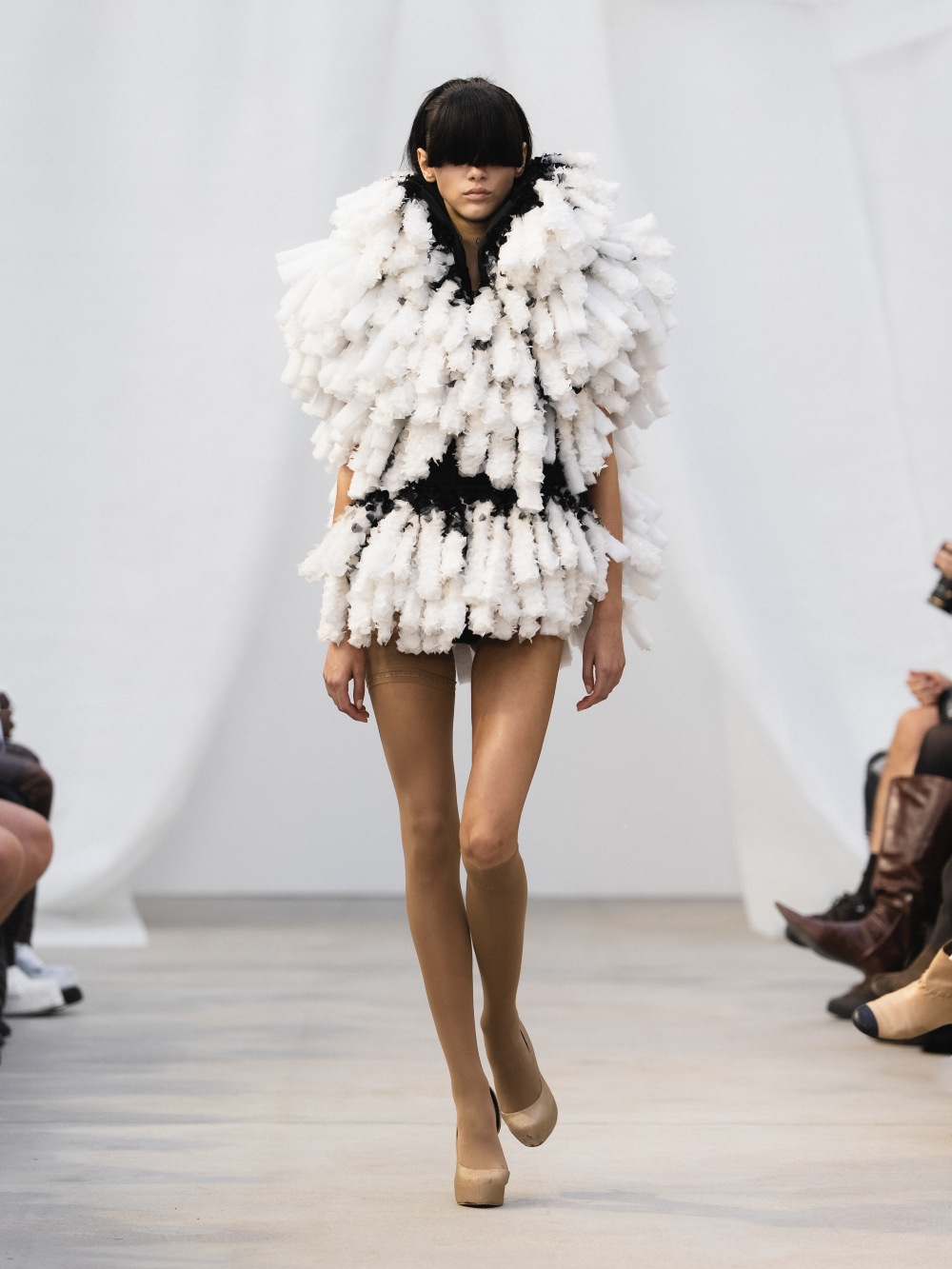 De Pino SS27: el glamour imperfecto de la ropa sencilla