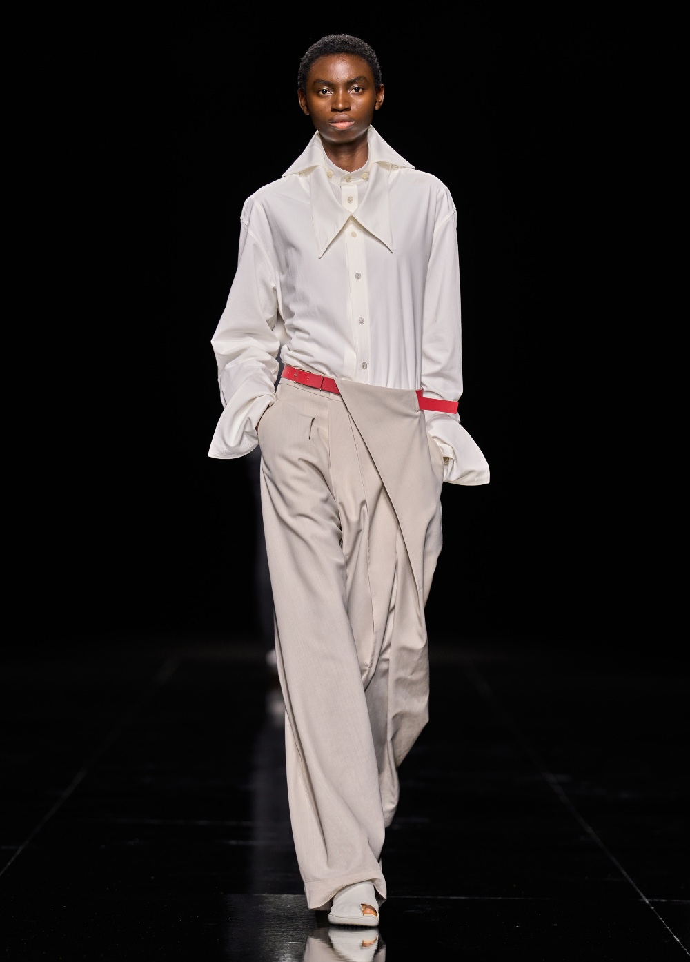 Issey Miyake SS27: convierte el aire en una silueta plisada