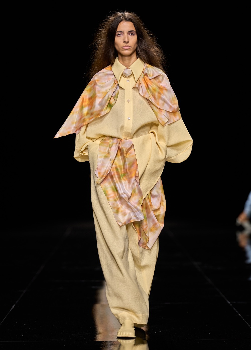 Issey Miyake SS27: convierte el aire en una silueta plisada