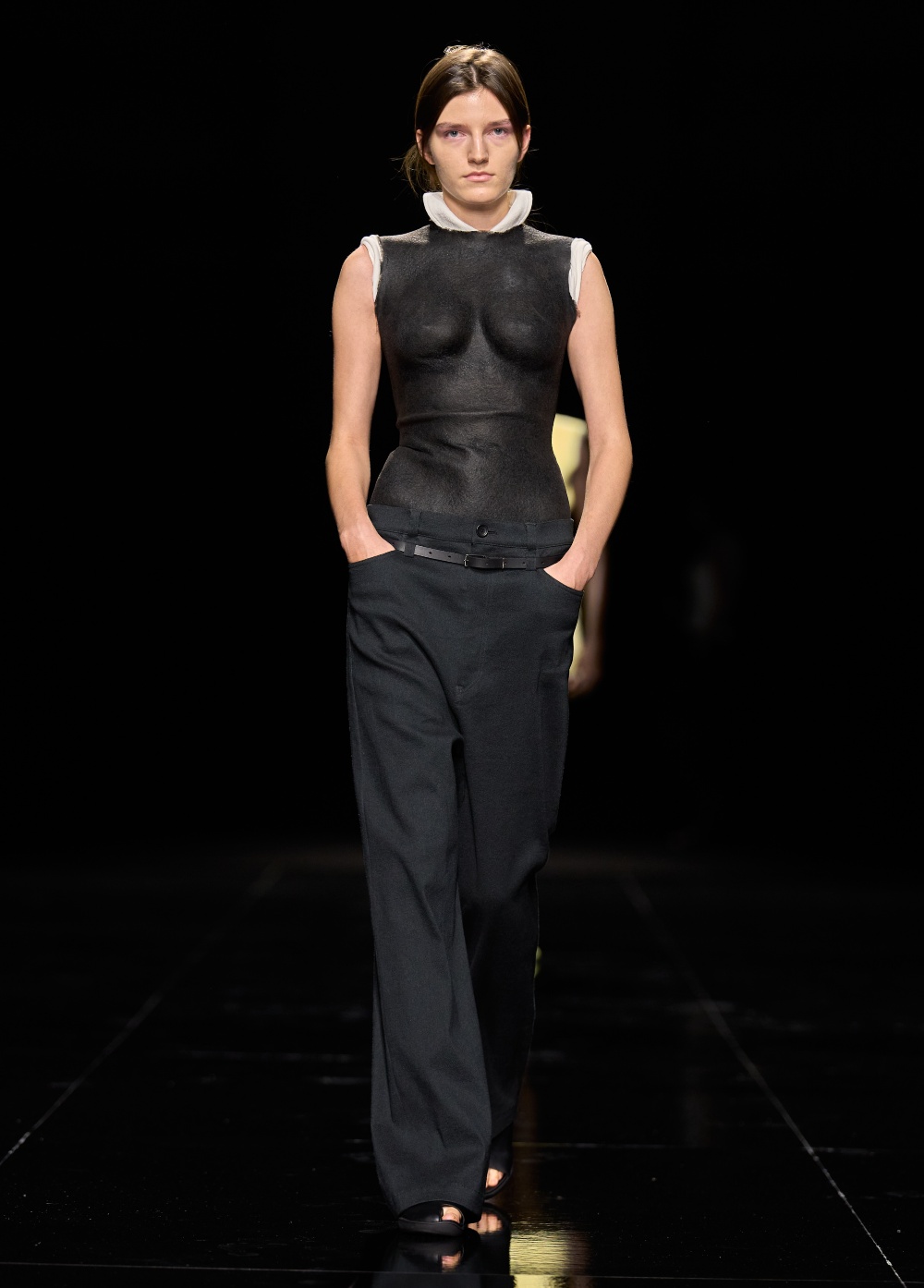 Issey Miyake SS27: convierte el aire en una silueta plisada