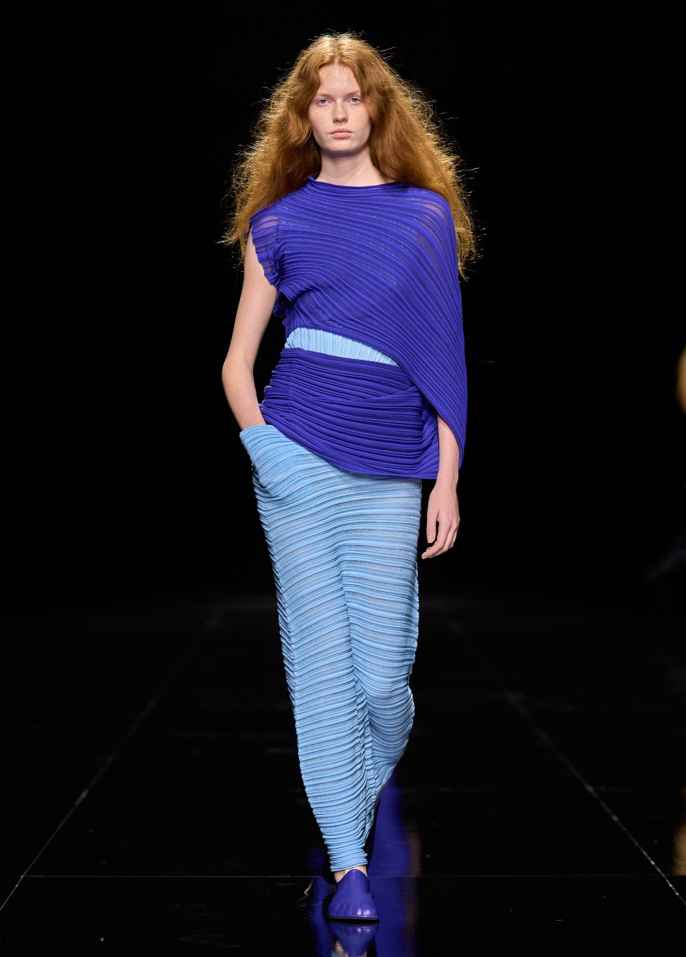 Issey Miyake SS27: convierte el aire en una silueta plisada