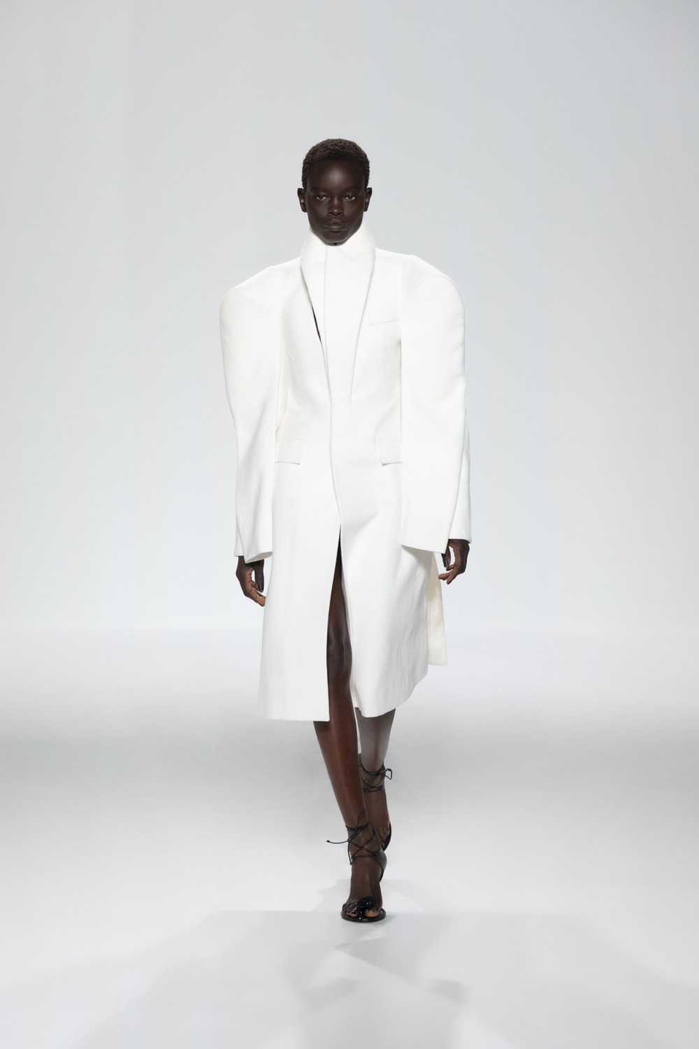 Jean Paul Gaultier SS27 o cómo cambiar la ropa convencional