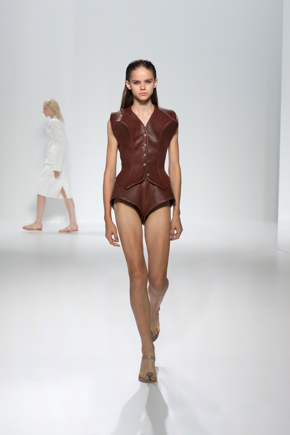 Jean Paul Gaultier SS27 o cómo cambiar la ropa convencional