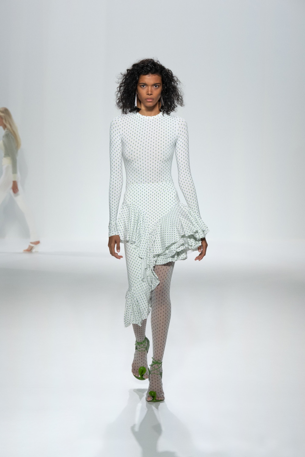 Jean Paul Gaultier SS27 o cómo cambiar la ropa convencional