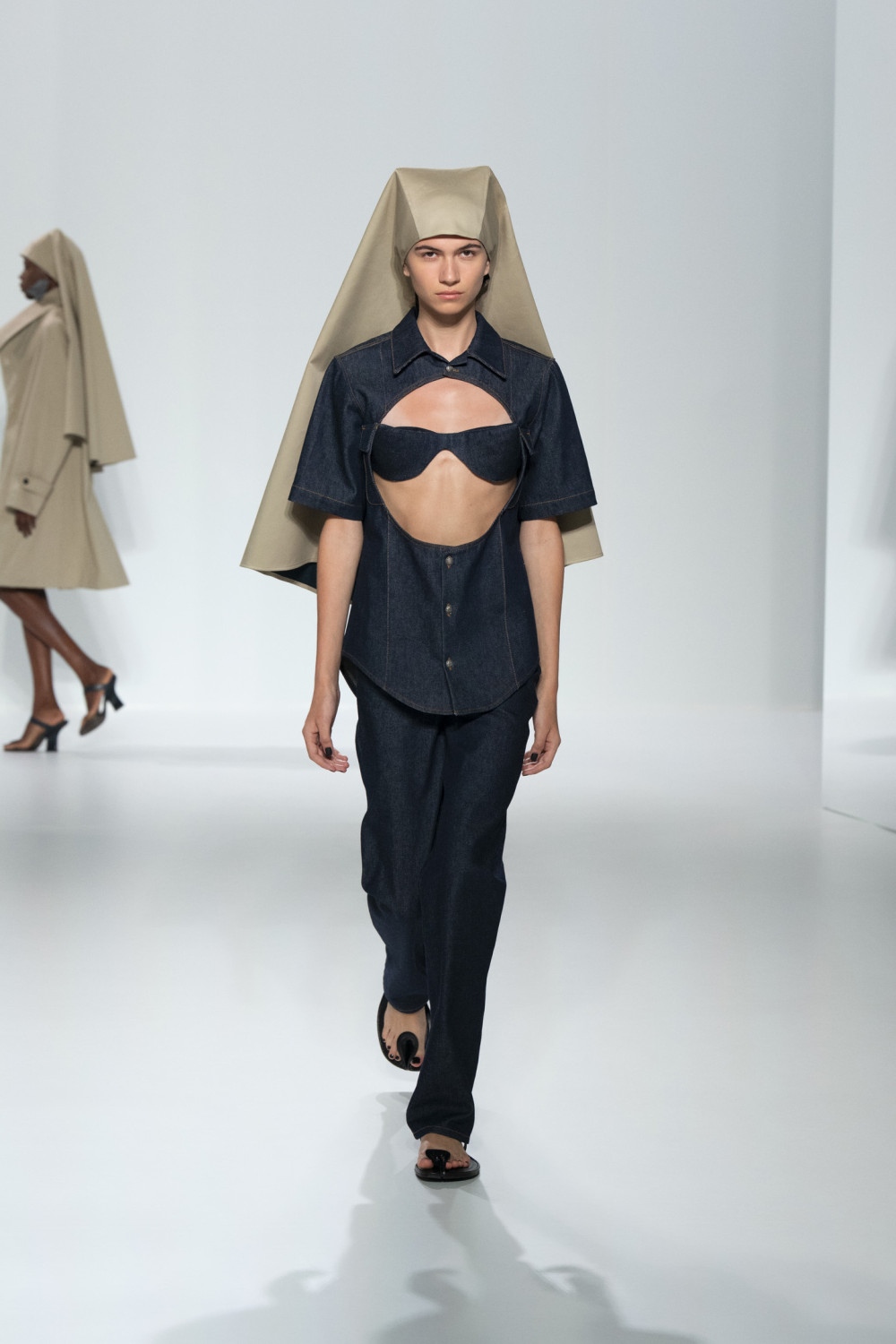 Jean Paul Gaultier SS27 o cómo cambiar la ropa convencional