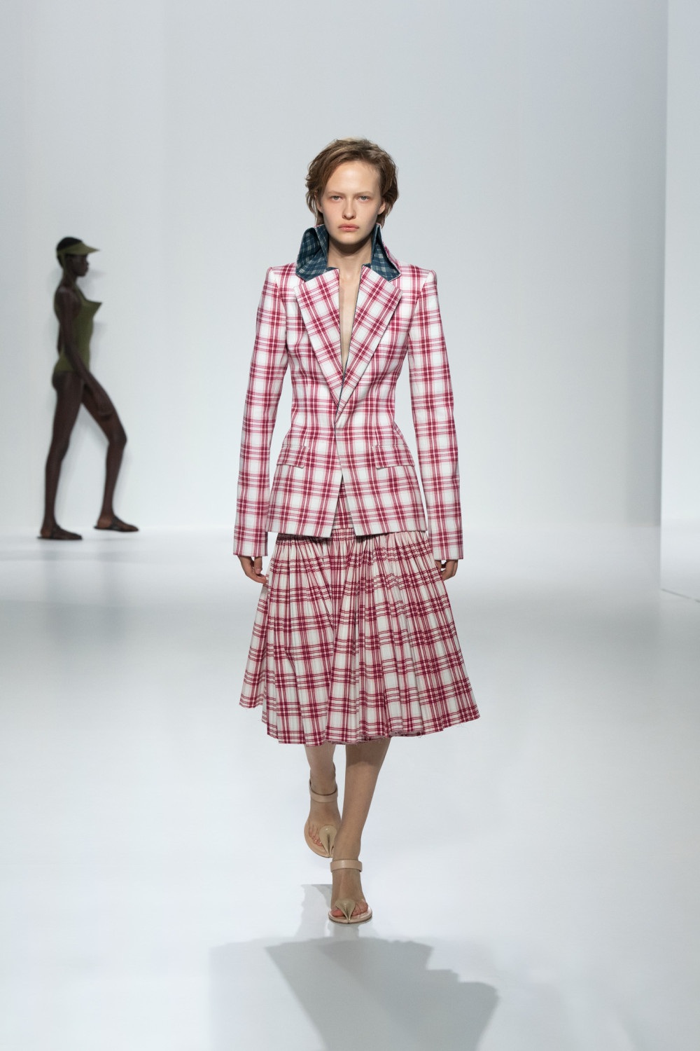 Jean Paul Gaultier SS27 o cómo cambiar la ropa convencional