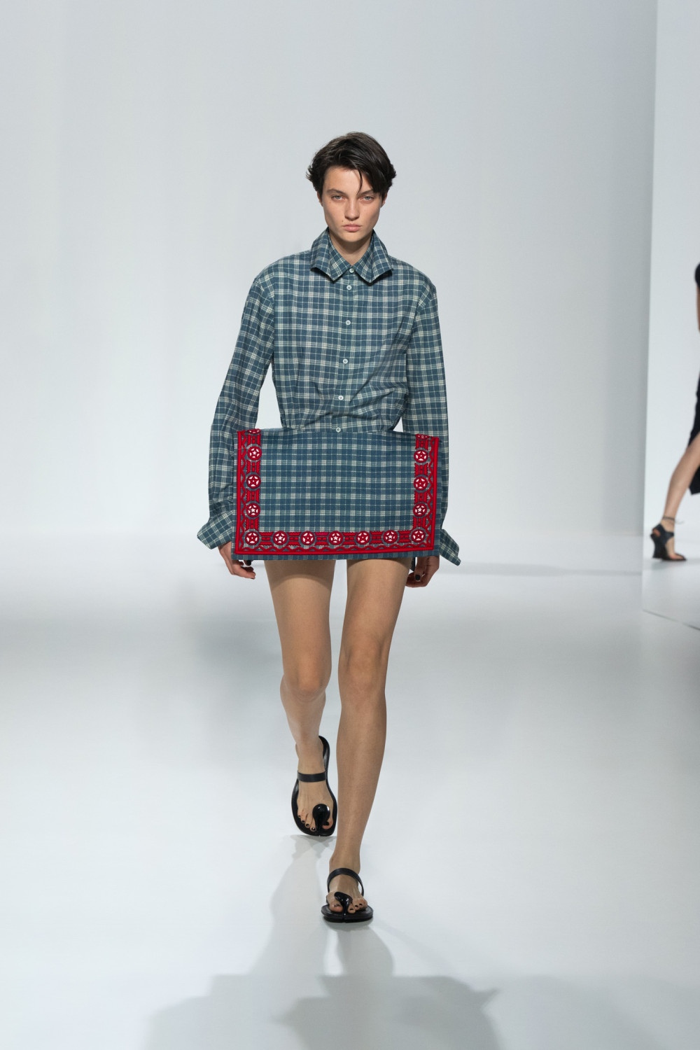 Jean Paul Gaultier SS27 o cómo cambiar la ropa convencional