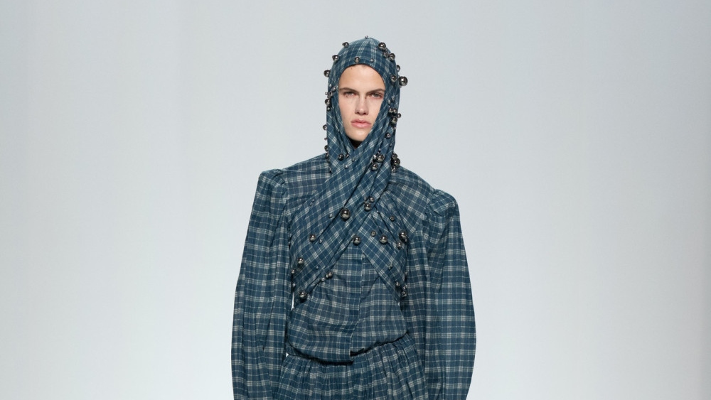 Jean Paul Gaultier SS27 o cómo cambiar la ropa convencional