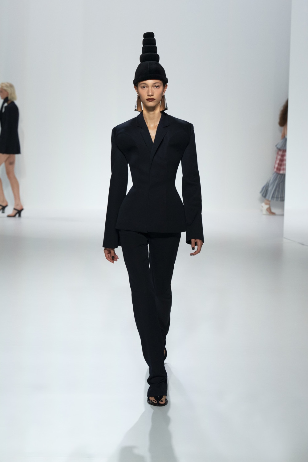 Jean Paul Gaultier SS27 o cómo cambiar la ropa convencional