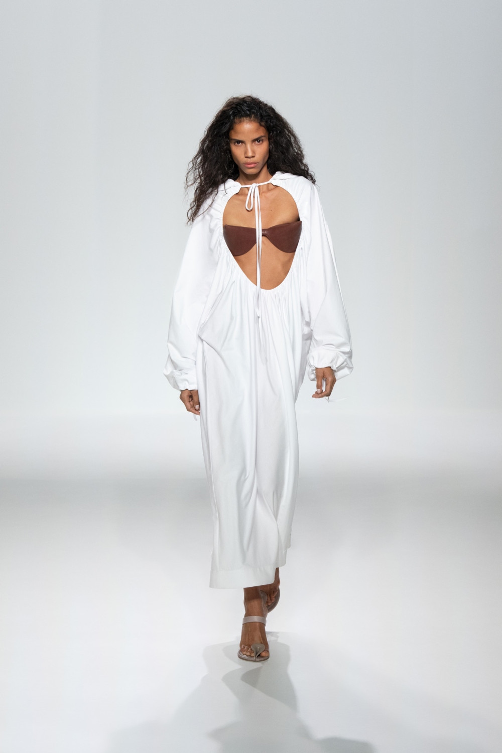 Jean Paul Gaultier SS27 o cómo cambiar la ropa convencional