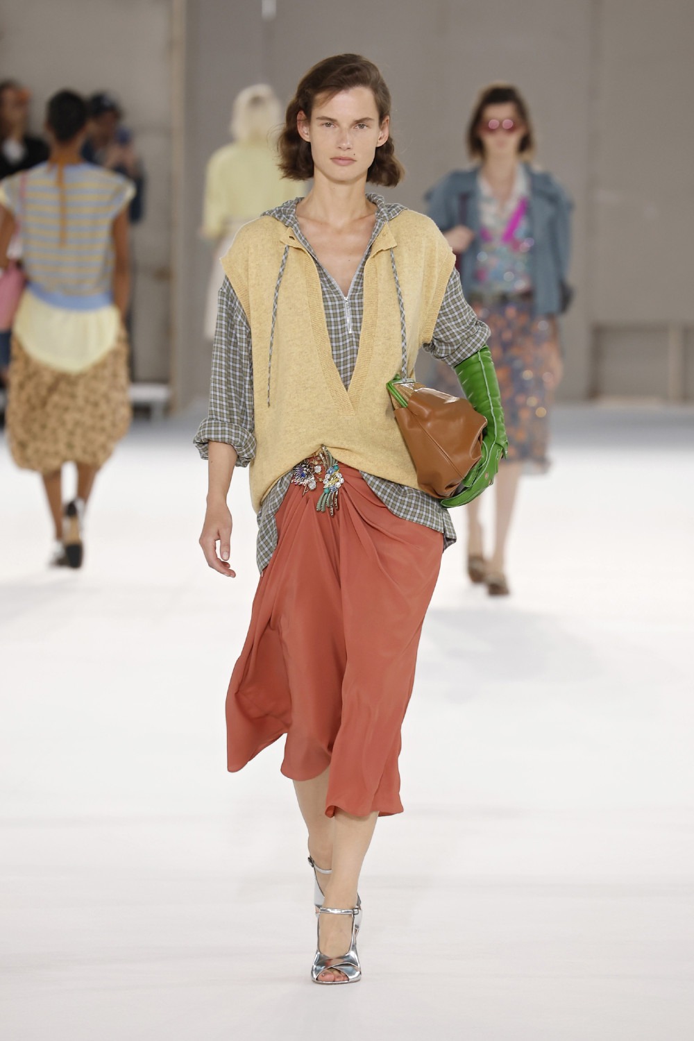 Dries Van Noten SS27: no es New Look, es New Glamour