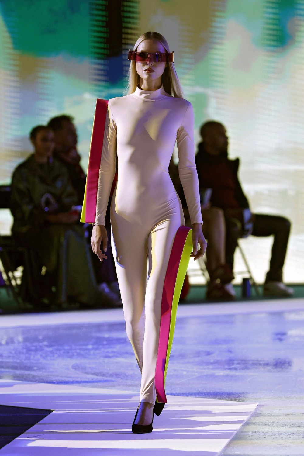 Pierre Cardin SS27: la nostalgia nunca fue tan futurista