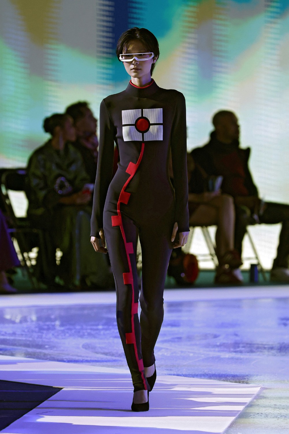 Pierre Cardin SS27: la nostalgia nunca fue tan futurista