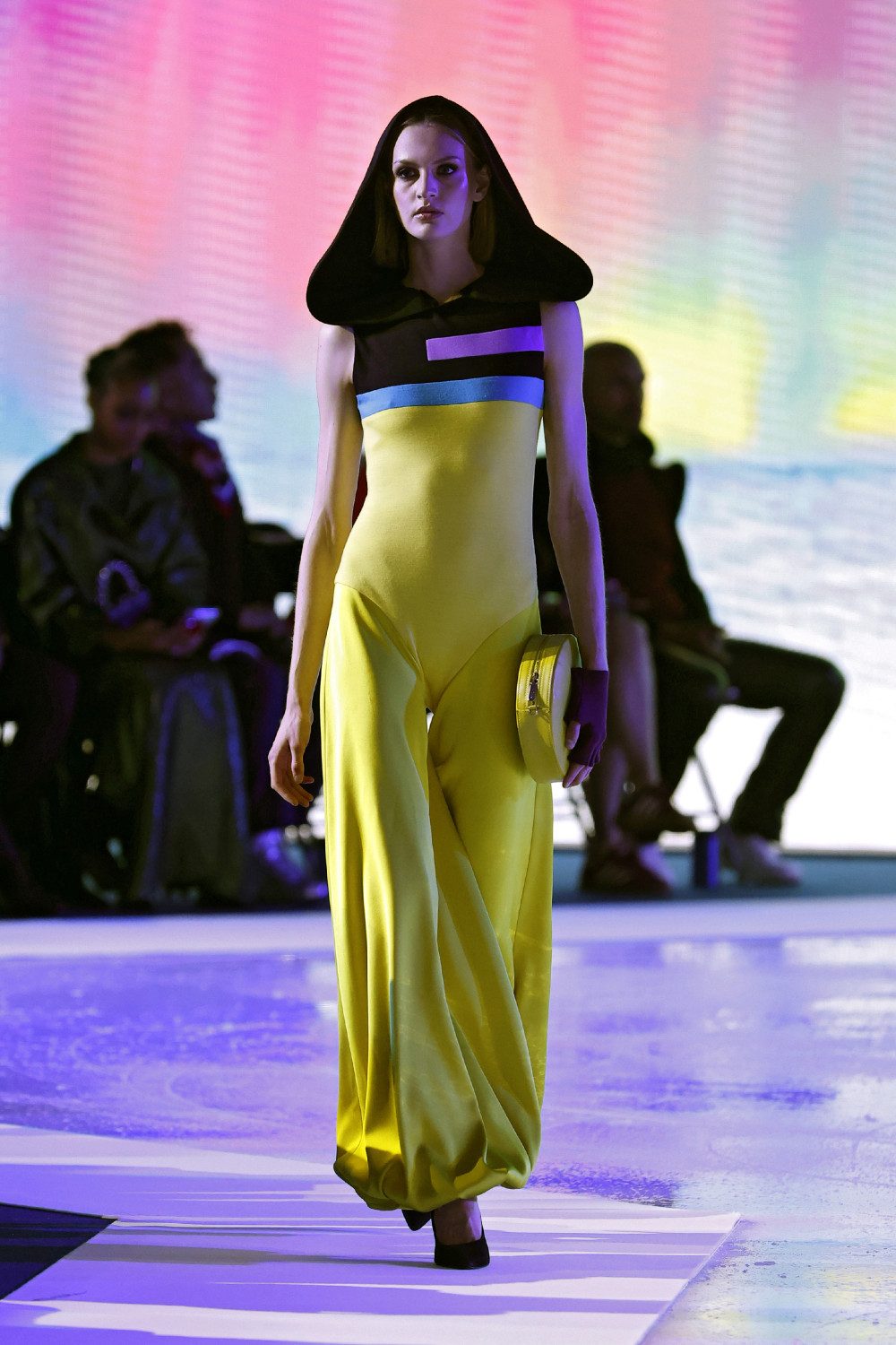 Pierre Cardin SS27: la nostalgia nunca fue tan futurista