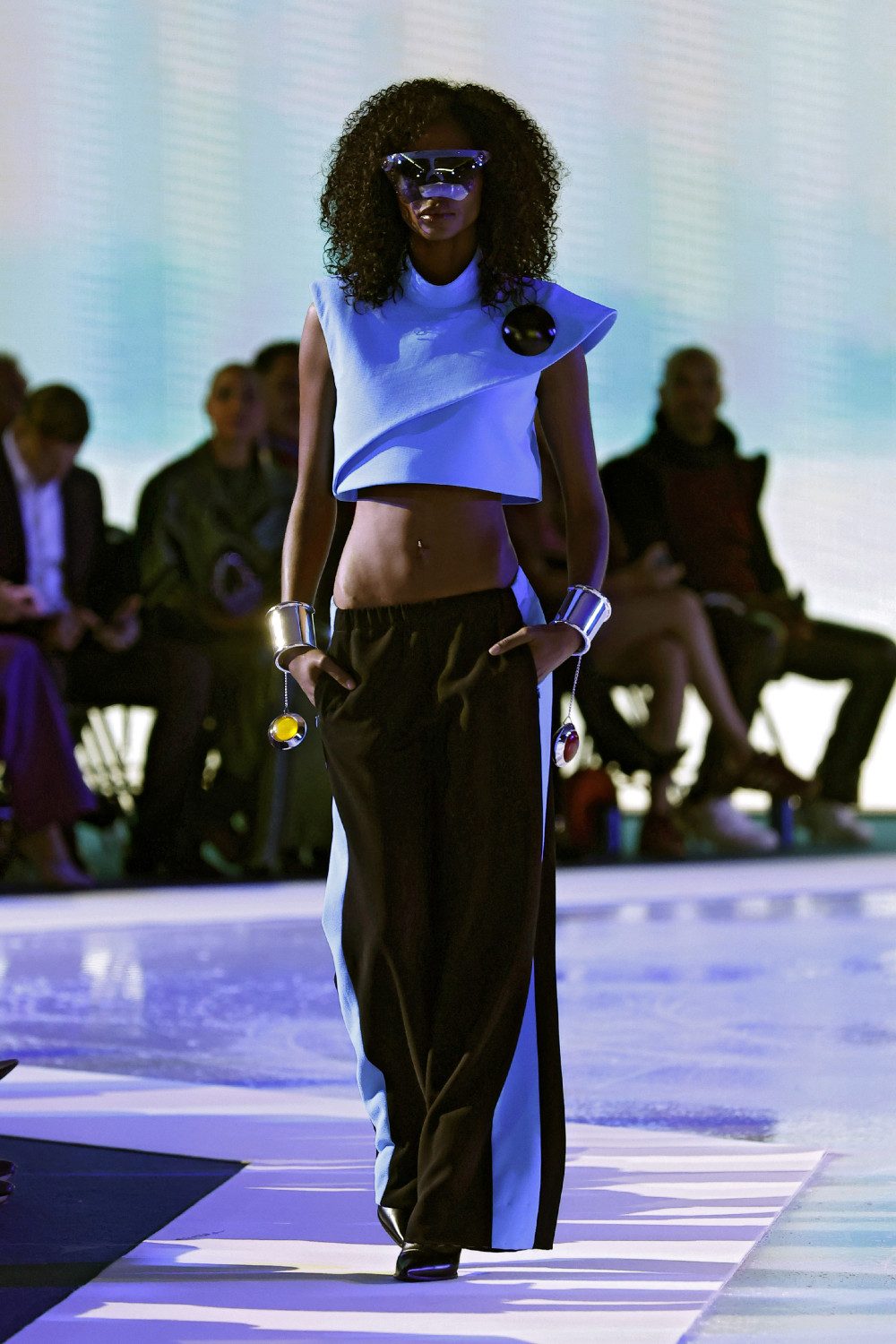 Pierre Cardin SS27: la nostalgia nunca fue tan futurista