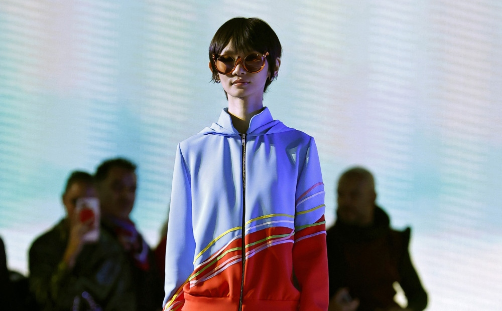 Pierre Cardin SS27: la nostalgia nunca fue tan futurista