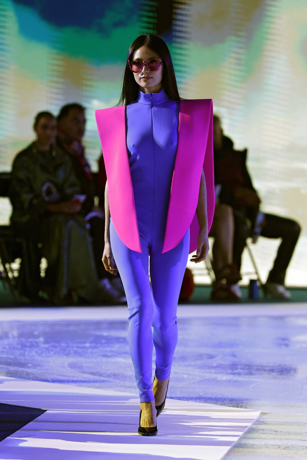Pierre Cardin SS27: la nostalgia nunca fue tan futurista