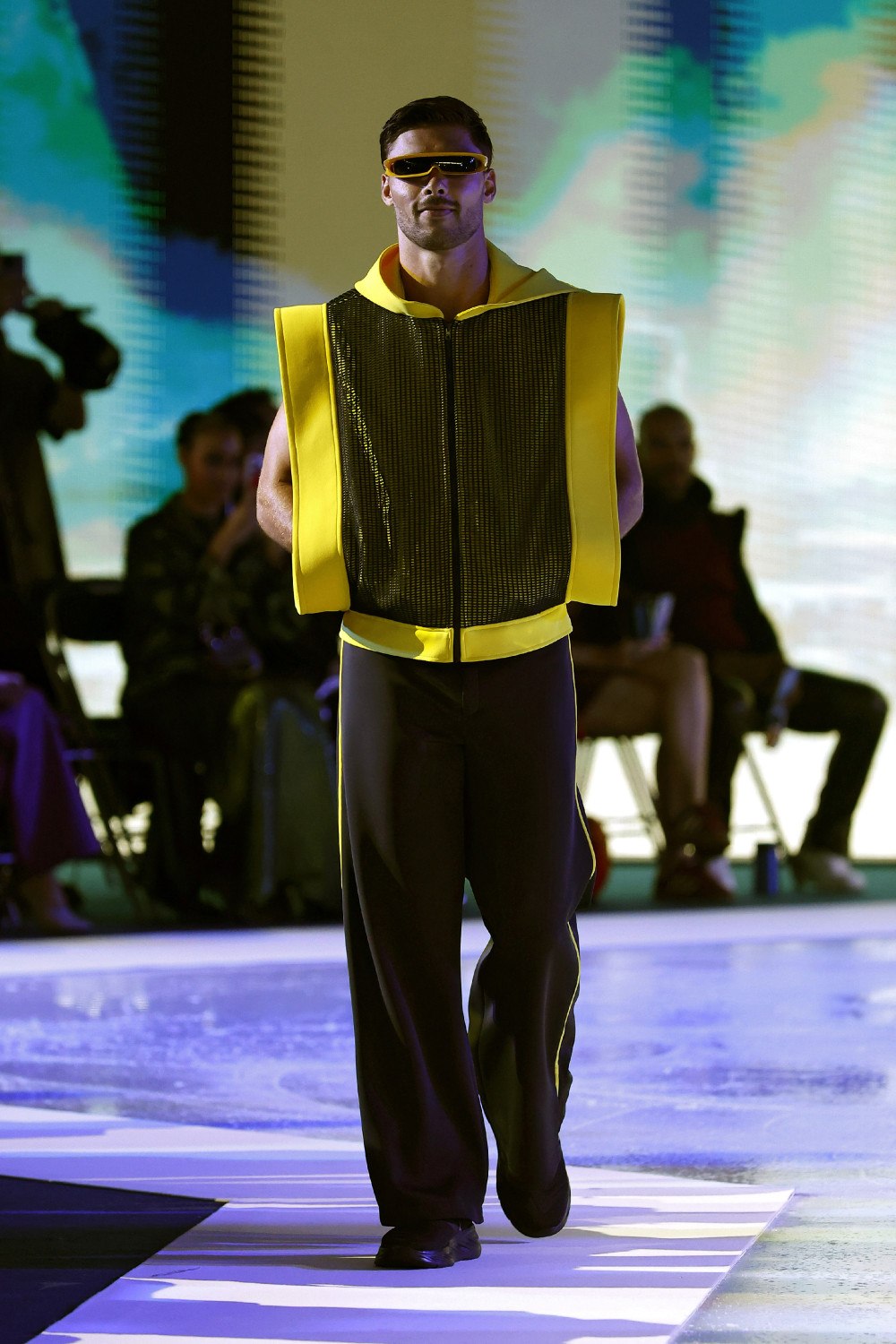 Pierre Cardin SS27: la nostalgia nunca fue tan futurista
