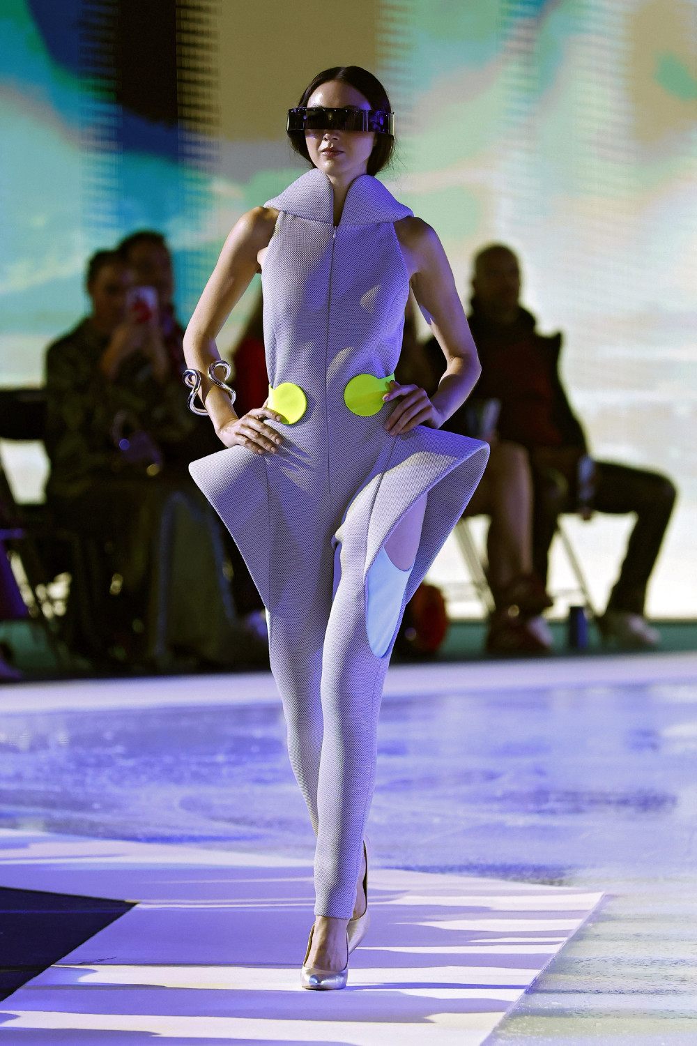 Pierre Cardin SS27: la nostalgia nunca fue tan futurista