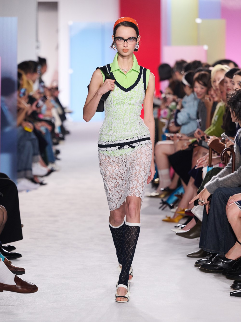 Shushu/Tong SS27: traduce la melancolía en looks setenteros