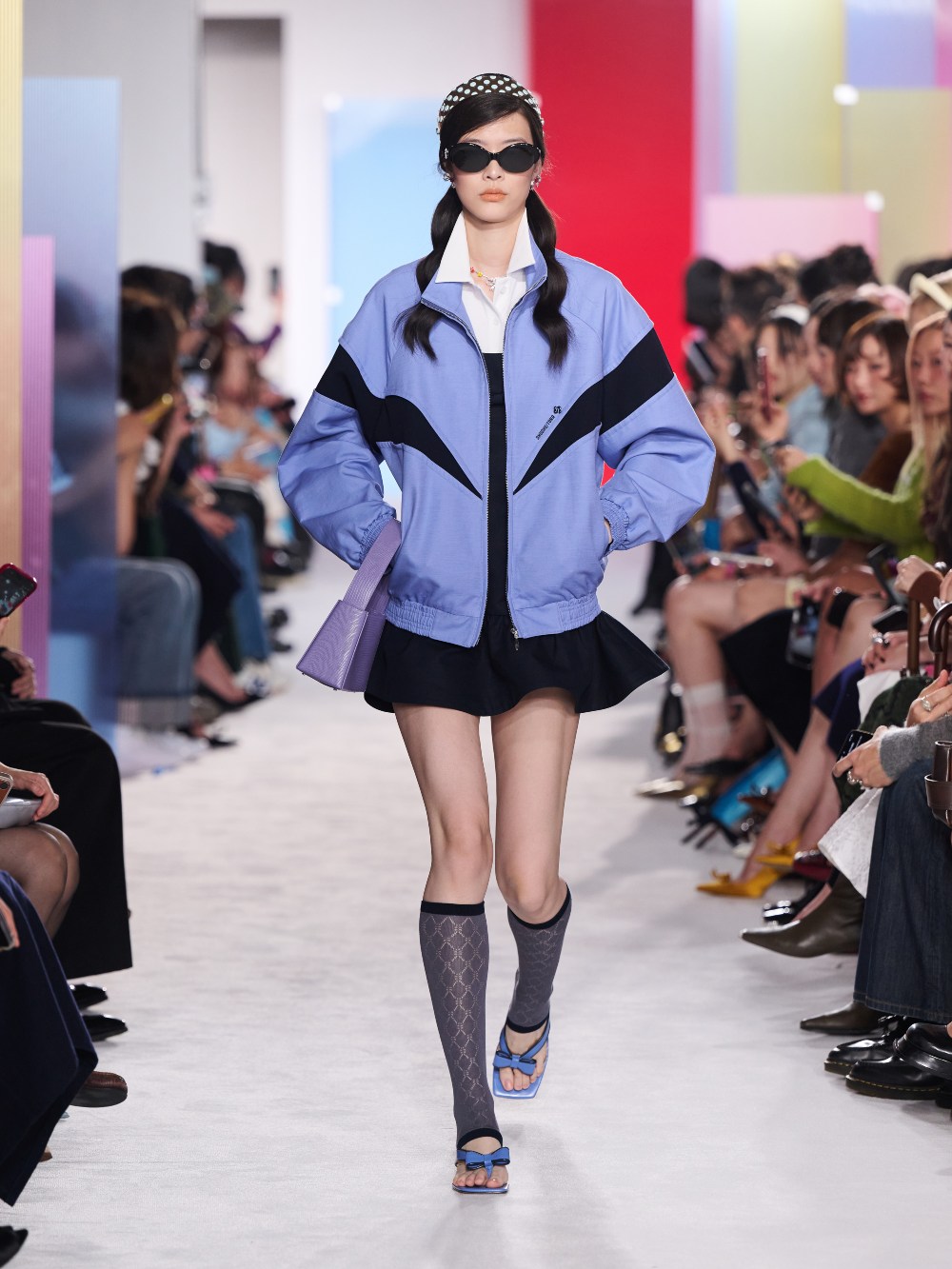 Shushu/Tong SS27: traduce la melancolía en looks setenteros