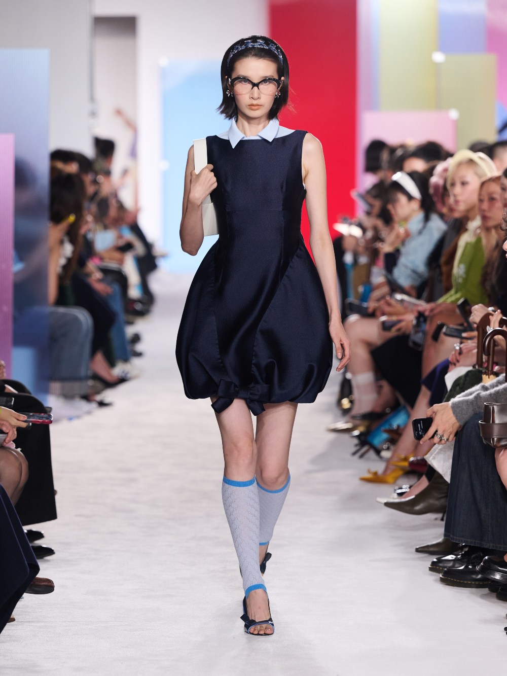 Shushu/Tong SS27: traduce la melancolía en looks setenteros