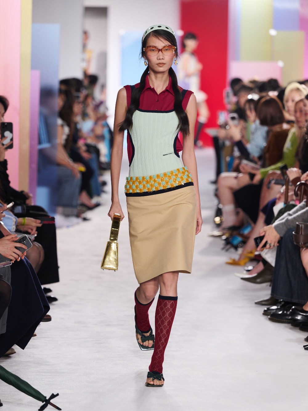 Shushu/Tong SS27: traduce la melancolía en looks setenteros