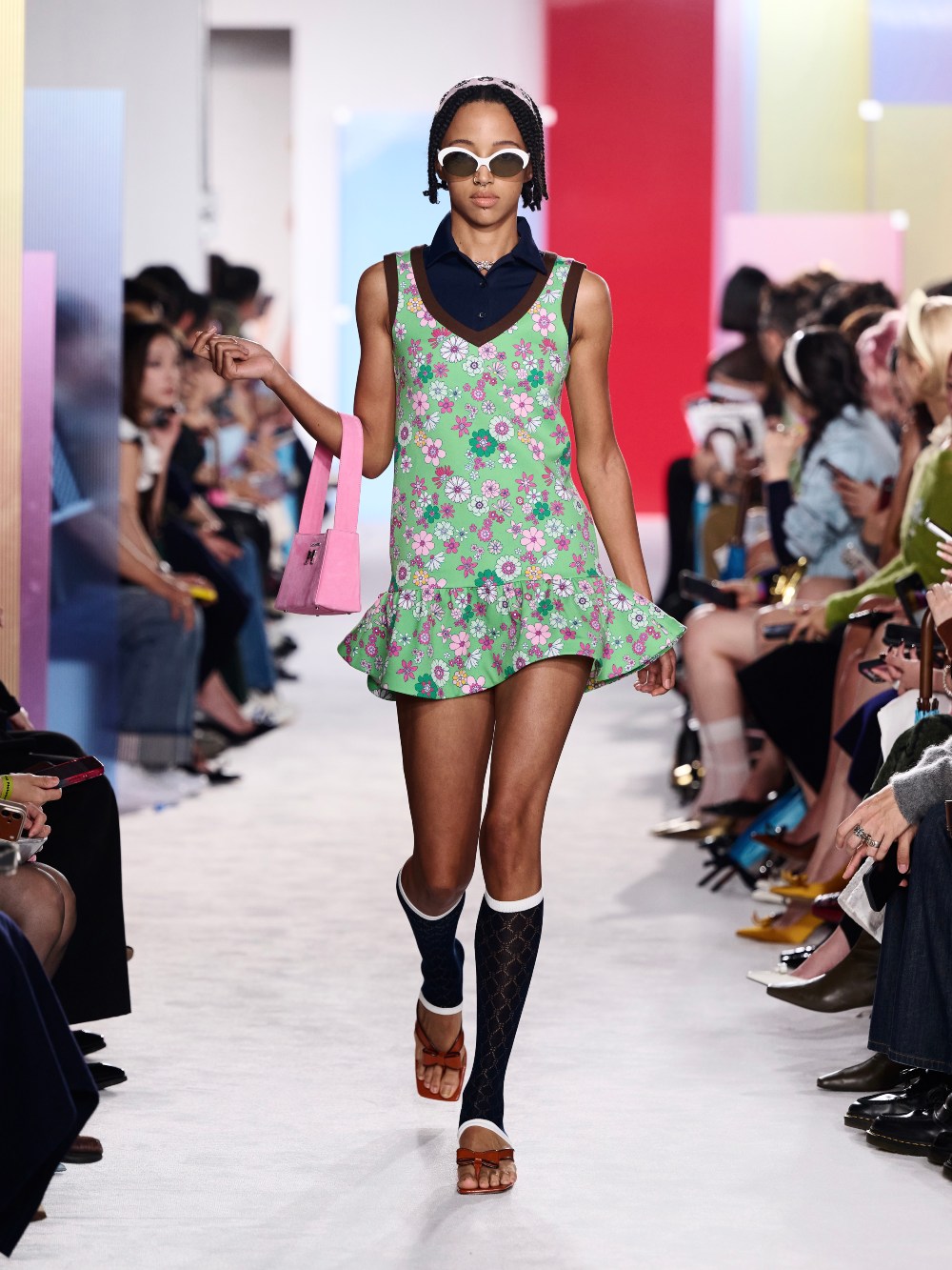 Shushu/Tong SS27: traduce la melancolía en looks setenteros