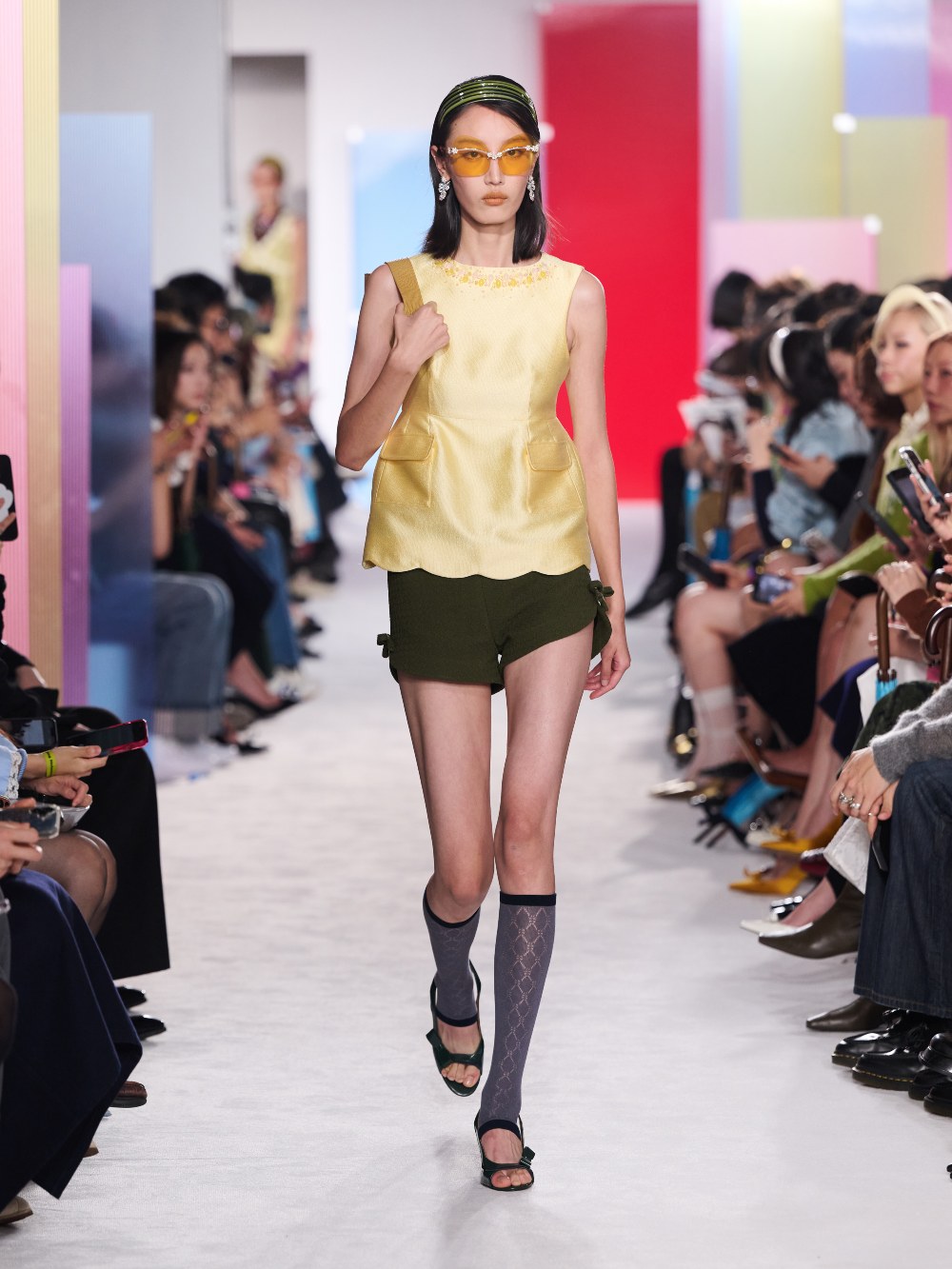 Shushu/Tong SS27: traduce la melancolía en looks setenteros