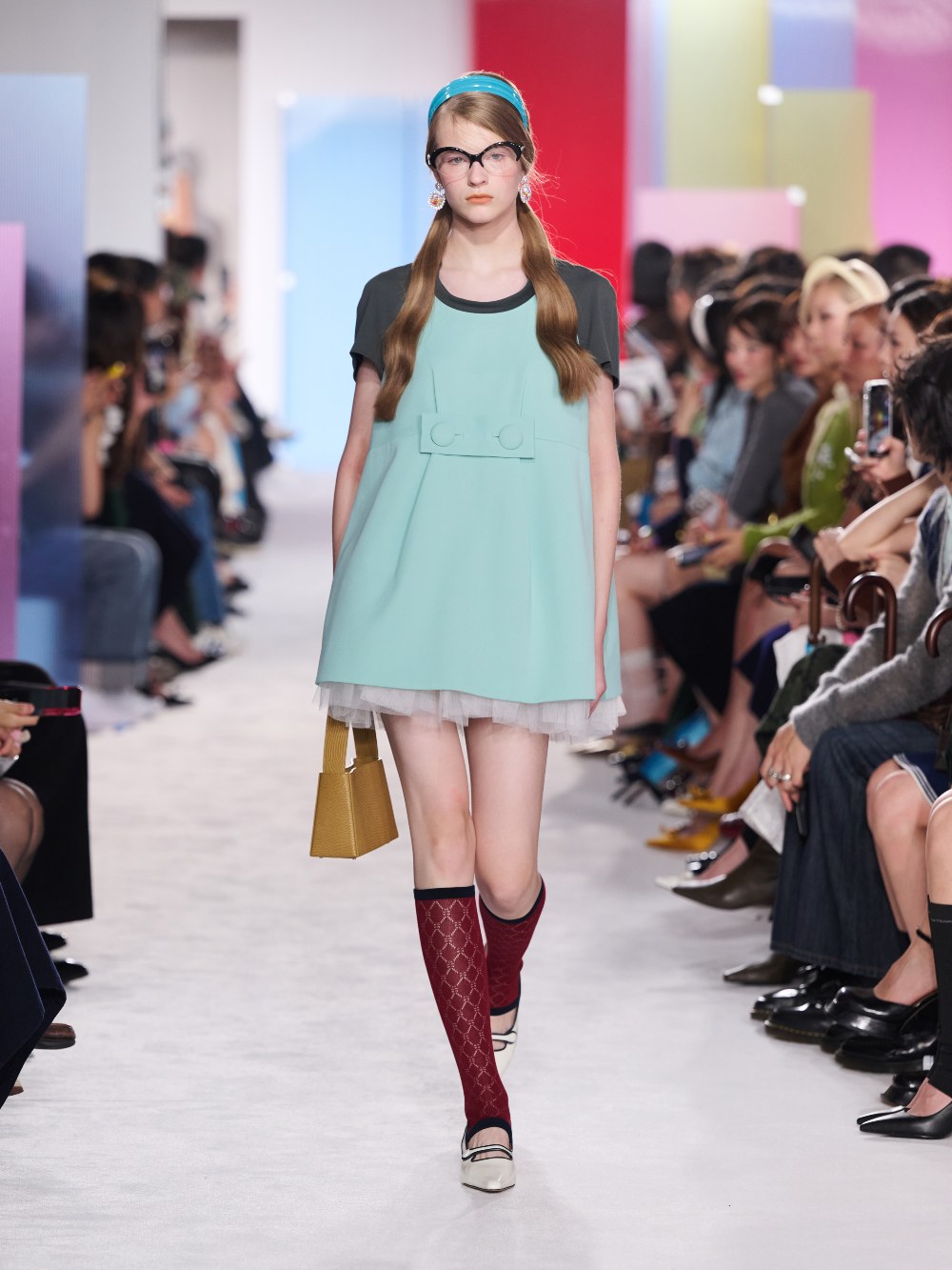 Shushu/Tong SS27: traduce la melancolía en looks setenteros