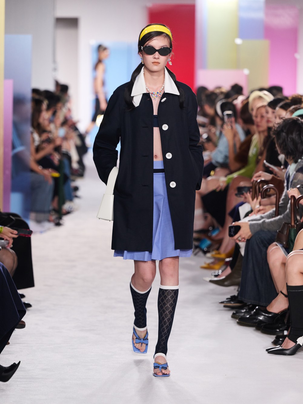 Shushu/Tong SS27: traduce la melancolía en looks setenteros