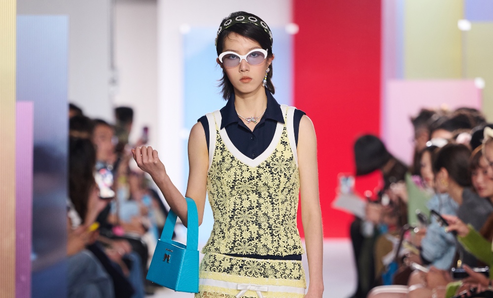 Shushu/Tong SS27: traduce la melancolía en looks setenteros