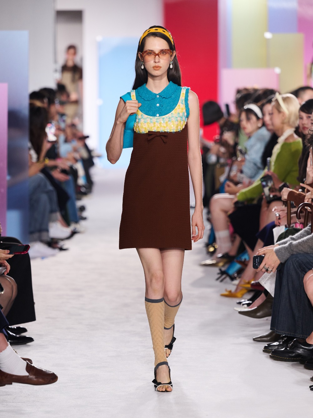 Shushu/Tong SS27: traduce la melancolía en looks setenteros