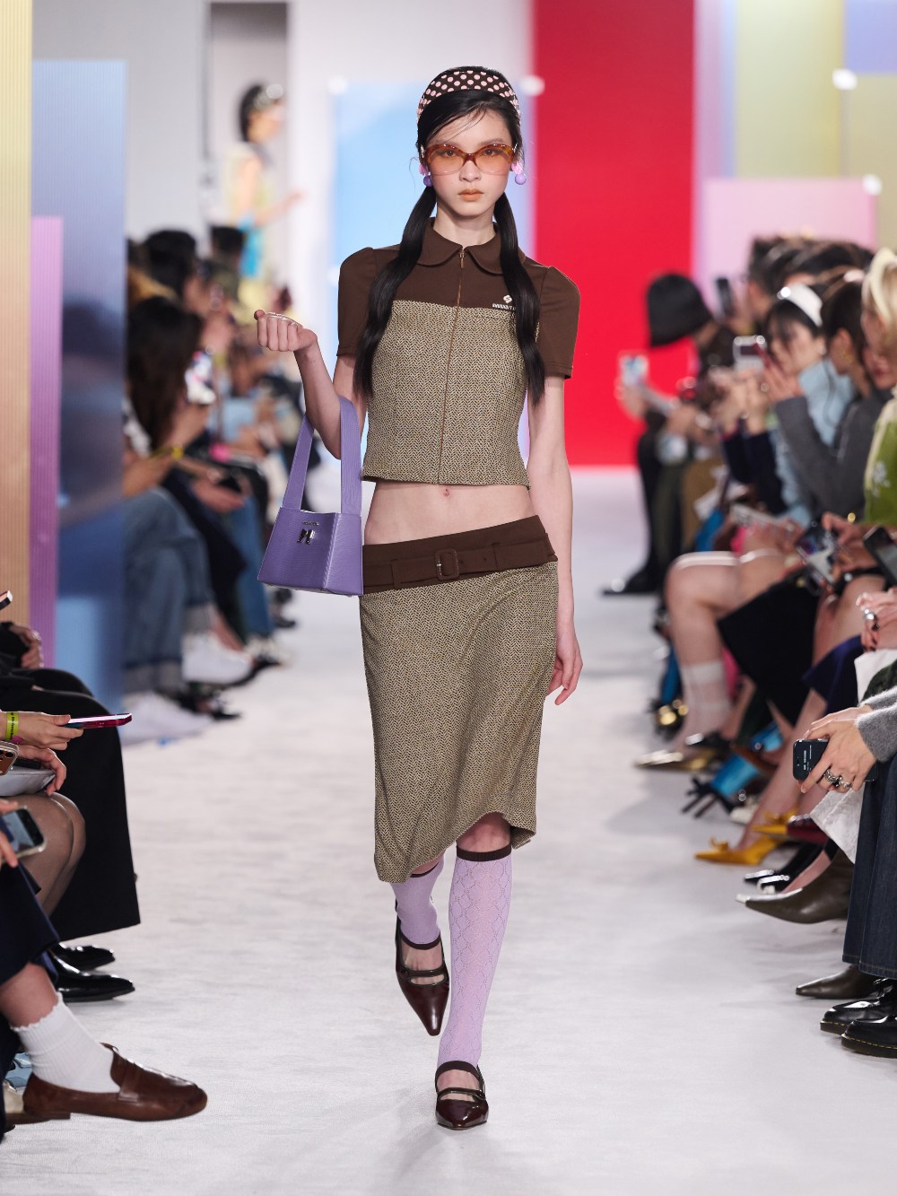 Shushu/Tong SS27: traduce la melancolía en looks setenteros