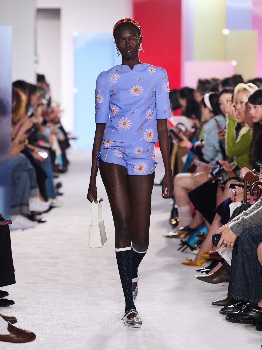 Shushu/Tong SS27: traduce la melancolía en looks setenteros