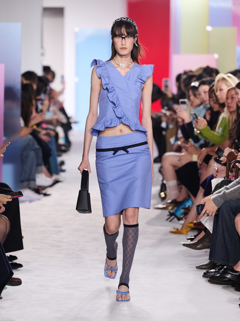 Shushu/Tong SS27: traduce la melancolía en looks setenteros