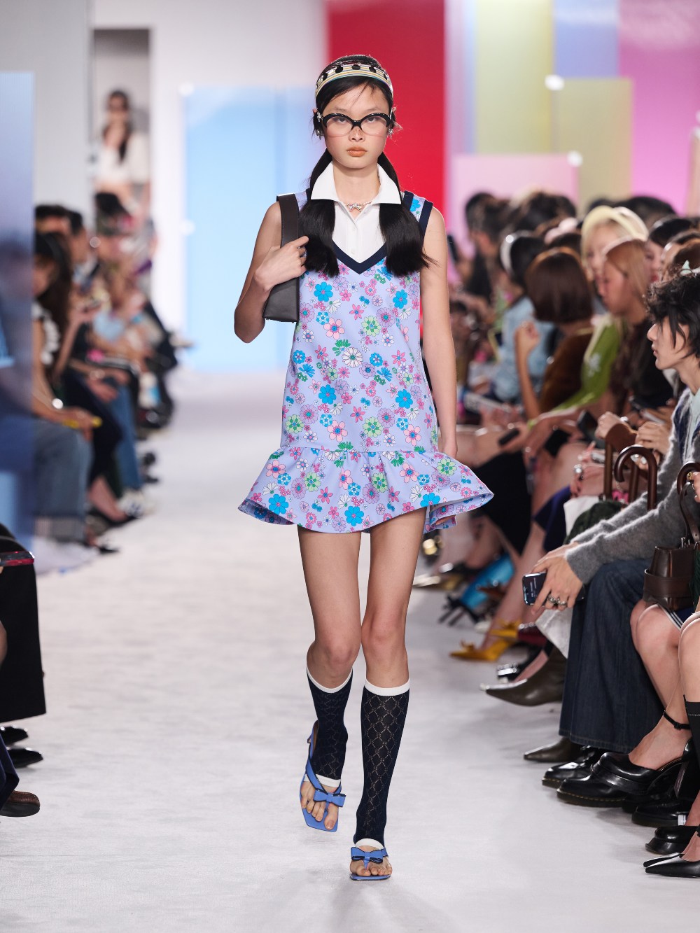 Shushu/Tong SS27: traduce la melancolía en looks setenteros