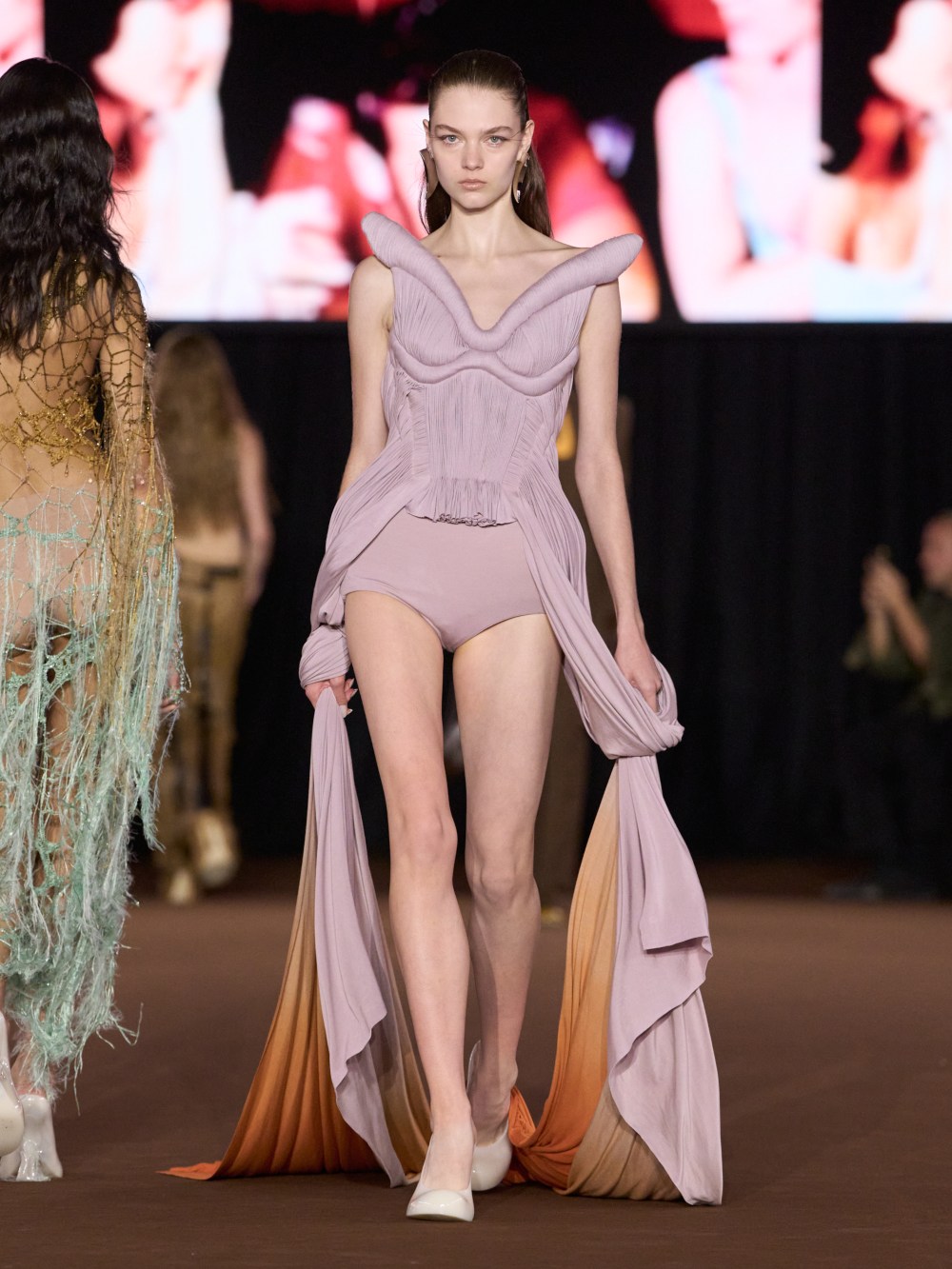 Mugler SS27: la naturaleza no entiende de romanticismo
