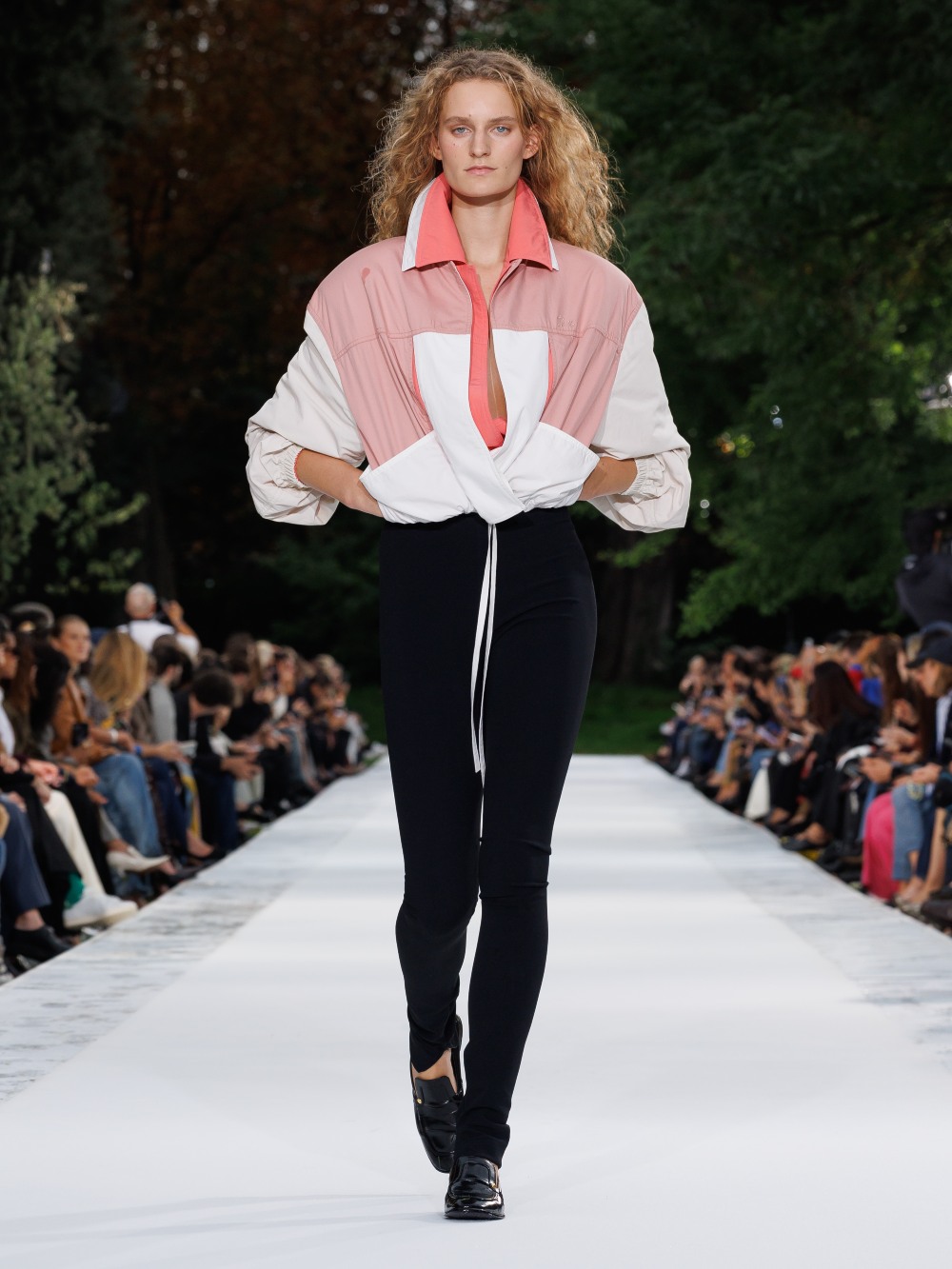 Stella McCartney SS27: cuando el activismo se vuelve moda