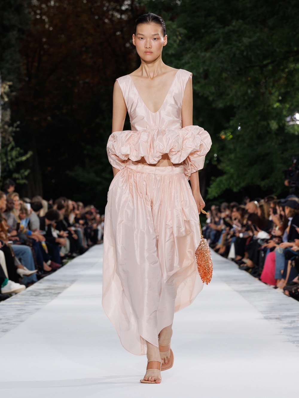 Stella McCartney SS27: cuando el activismo se vuelve moda