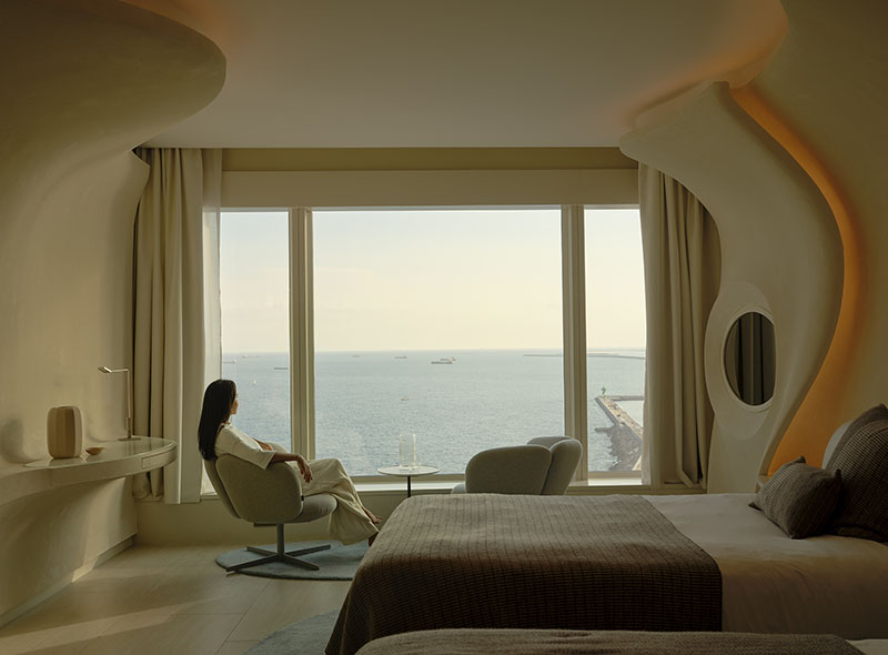 Onada: External Reference curva el Hotel W Barcelona