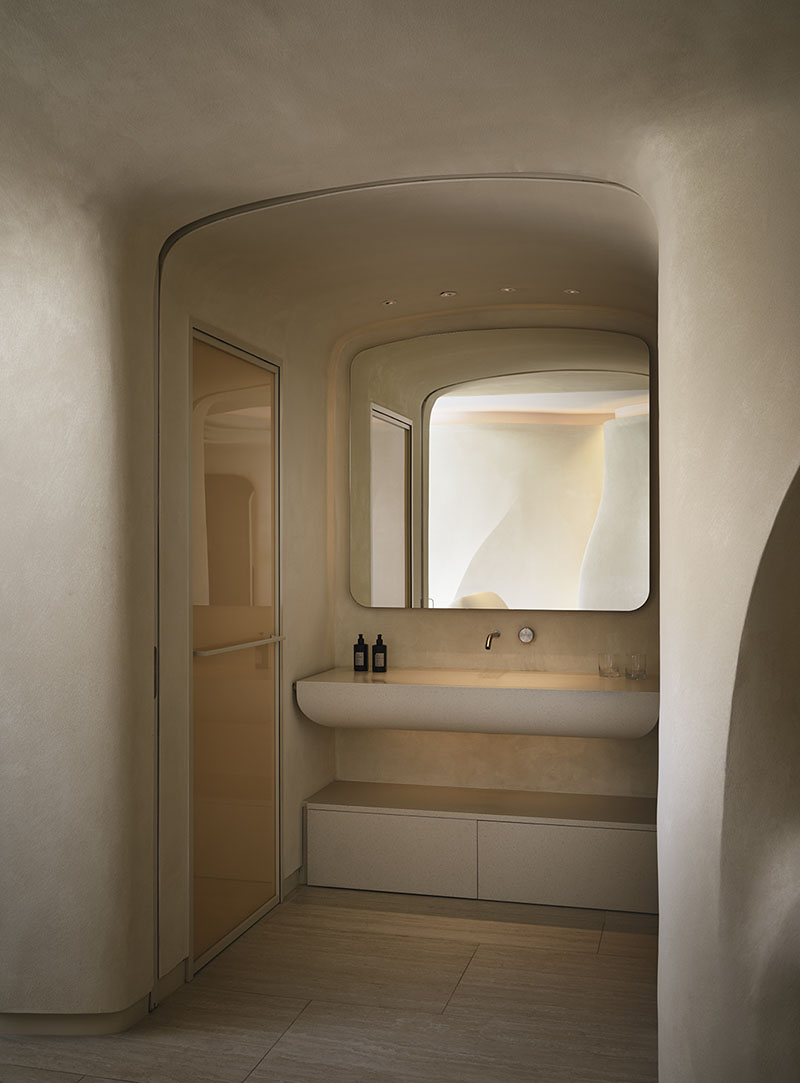 Onada: External Reference curva el Hotel W Barcelona