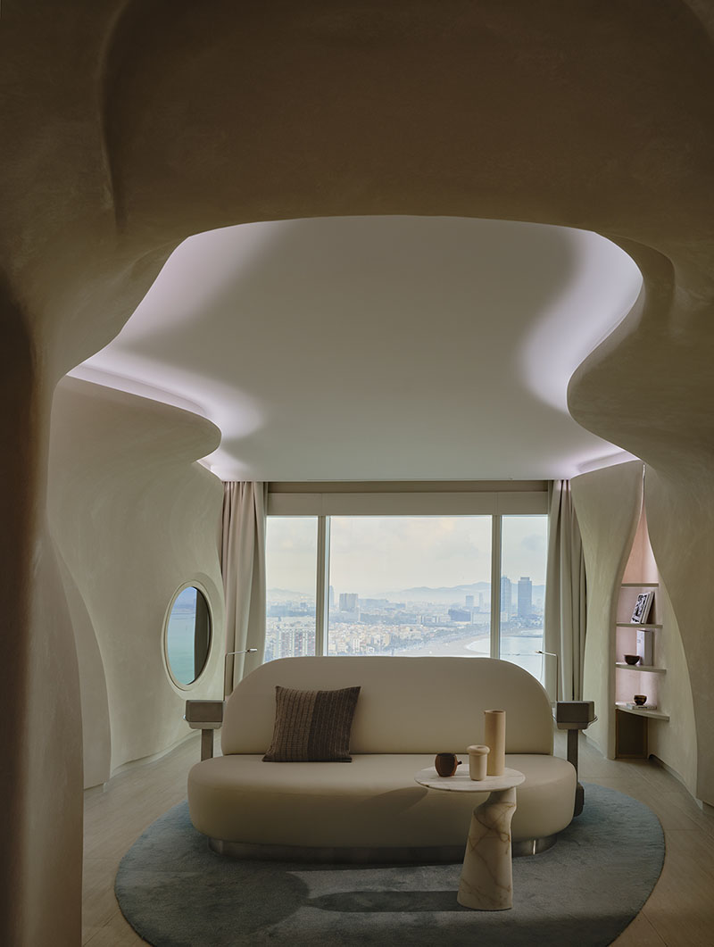 Onada: External Reference curva el Hotel W Barcelona
