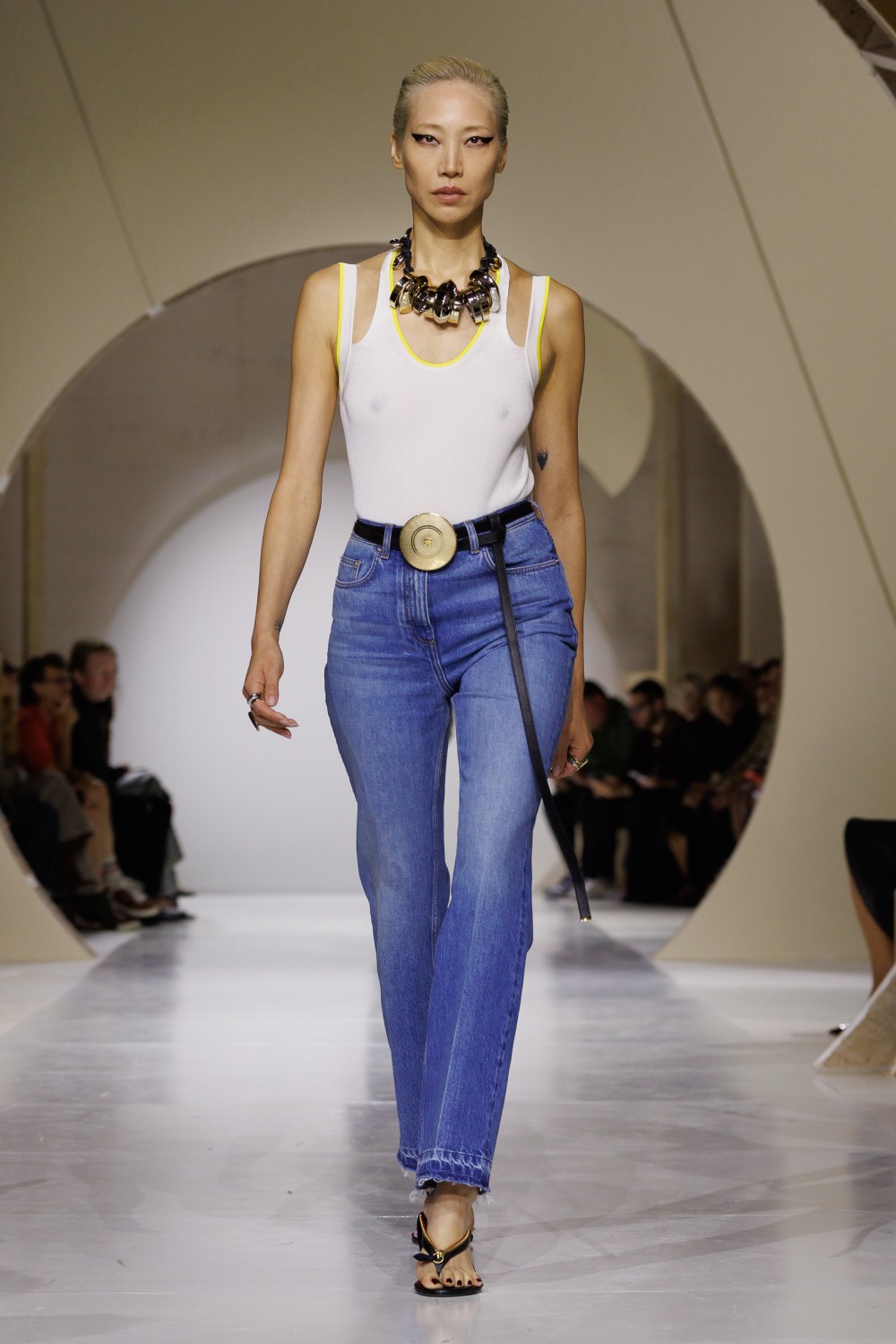 Givenchy y su armario a modo de respuesta sin rodeos