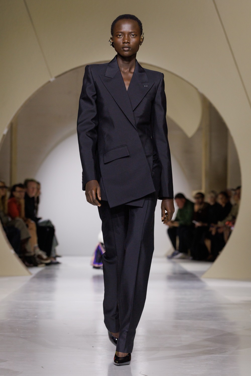 Givenchy y su armario a modo de respuesta sin rodeos