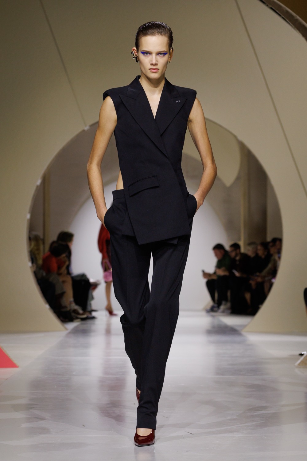 Givenchy y su armario a modo de respuesta sin rodeos