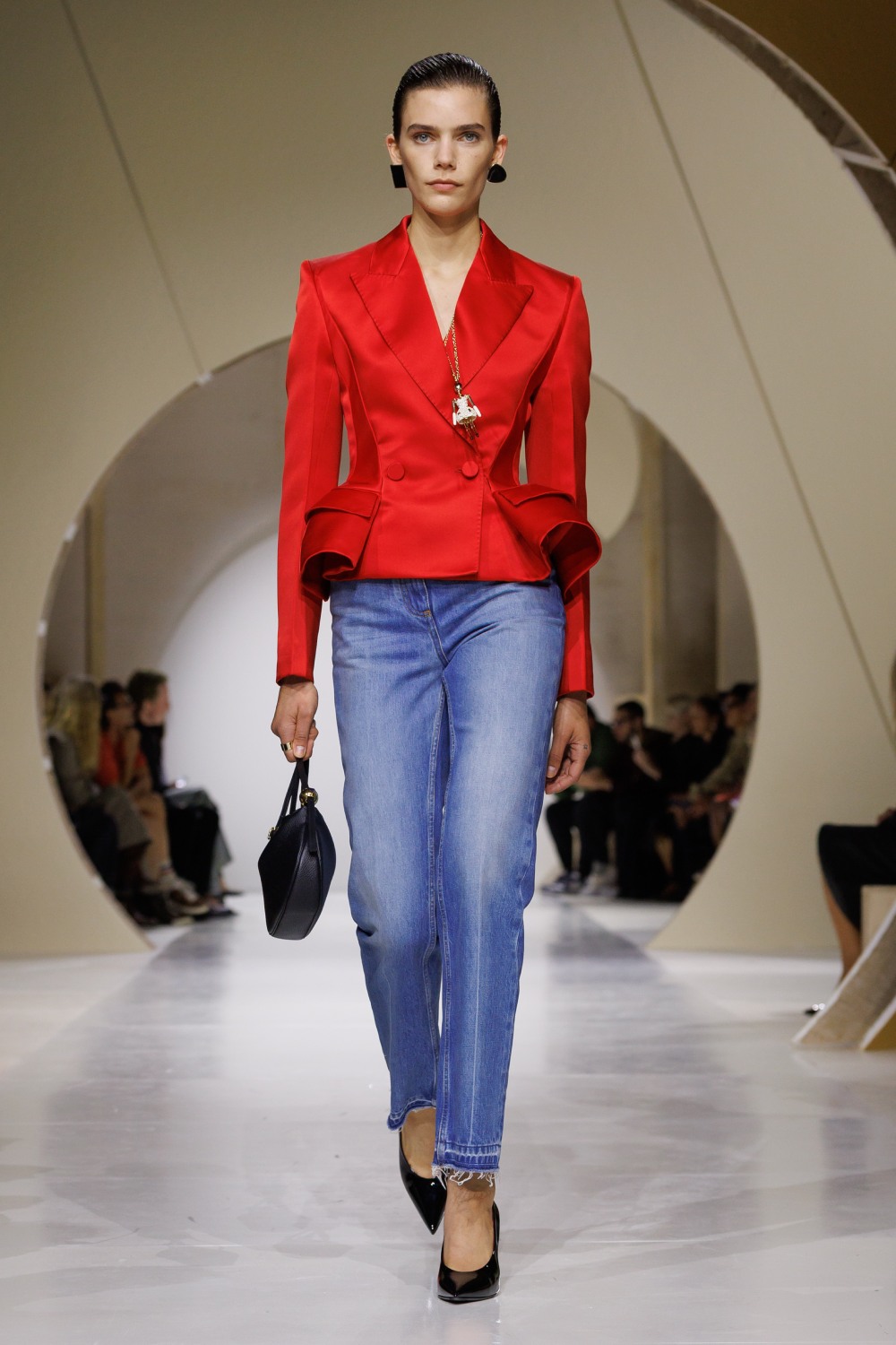 Givenchy y su armario a modo de respuesta sin rodeos