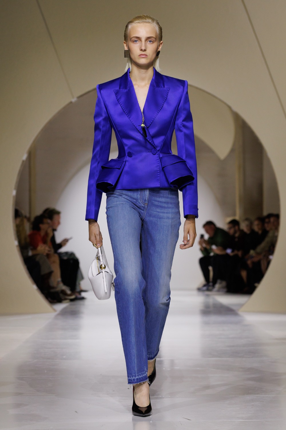 Givenchy y su armario a modo de respuesta sin rodeos
