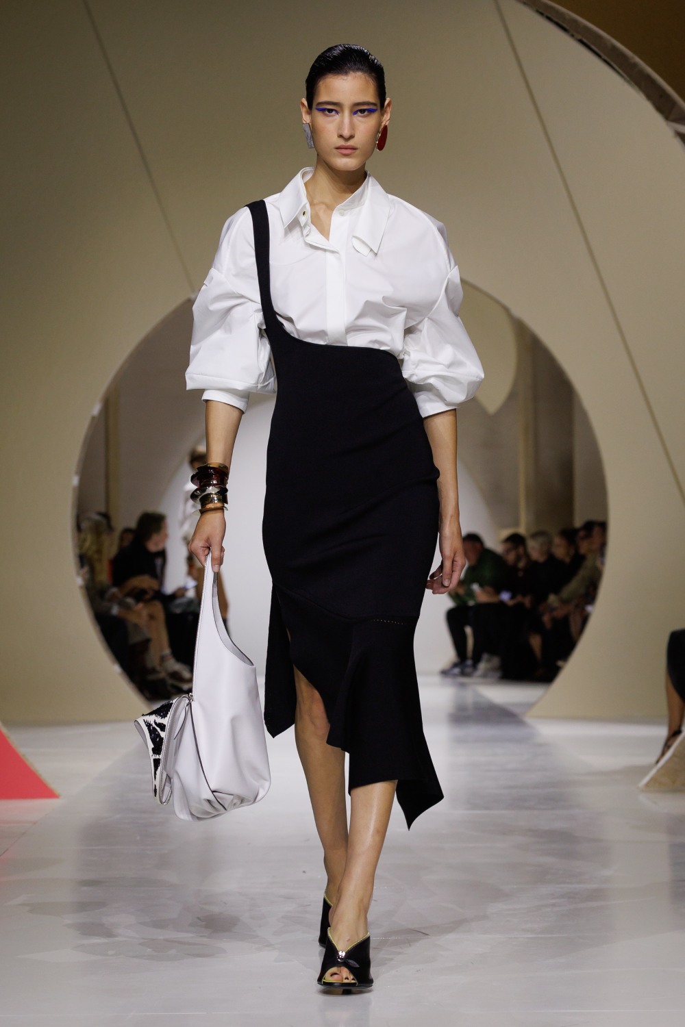 Givenchy y su armario a modo de respuesta sin rodeos