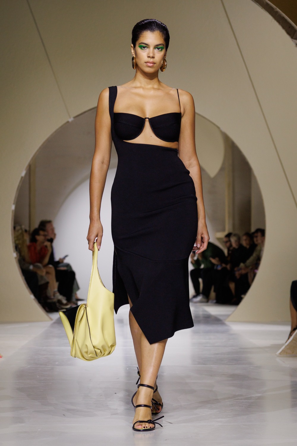 Givenchy y su armario a modo de respuesta sin rodeos